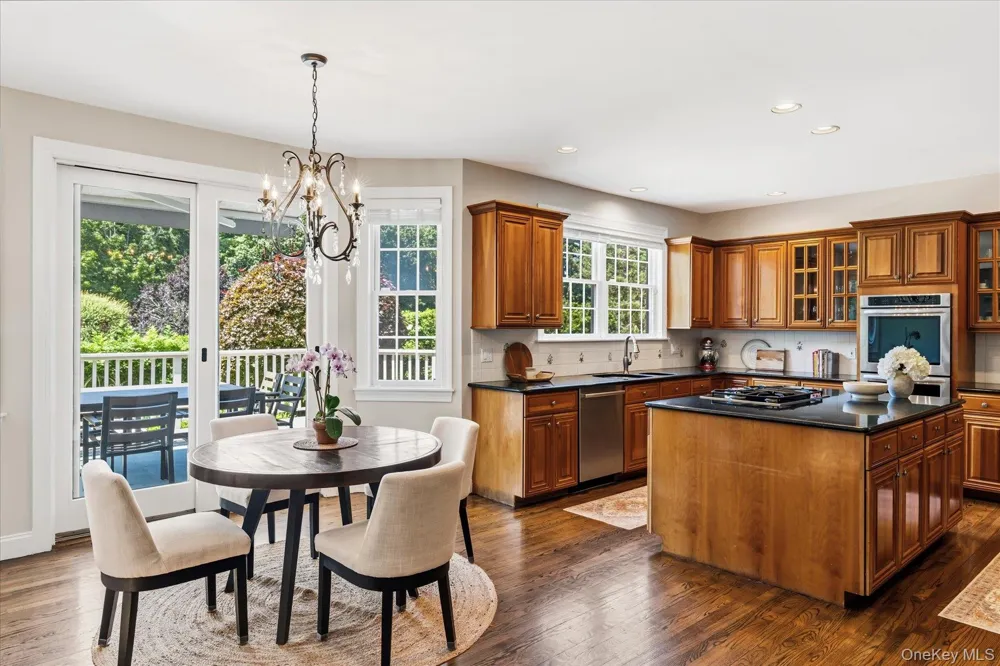 3 Spring Bay Lane Lloyd Harbor, NY 11743