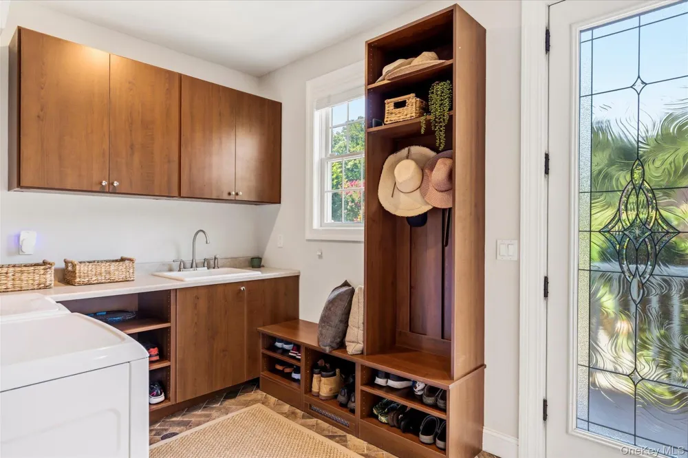 3 Spring Bay Lane Lloyd Harbor, NY 11743