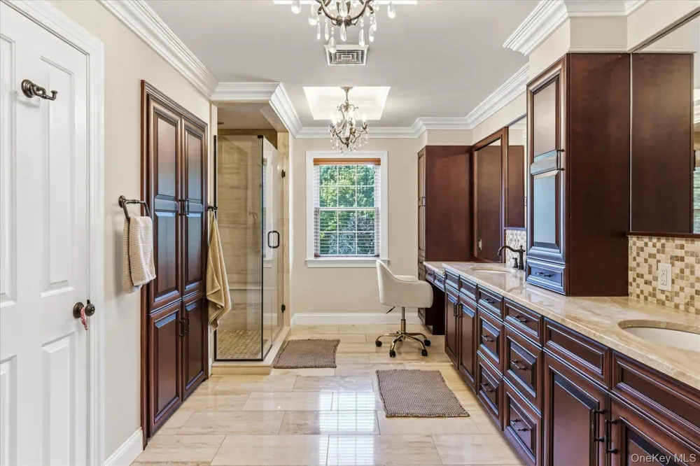 3 Spring Bay Lane Lloyd Harbor, NY 11743