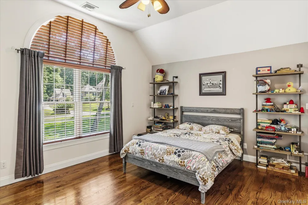 3 Spring Bay Lane Lloyd Harbor, NY 11743