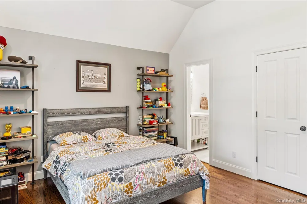 3 Spring Bay Lane Lloyd Harbor, NY 11743