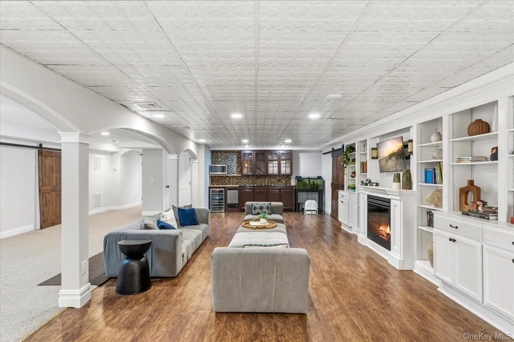 3 Spring Bay Lane Lloyd Harbor, NY 11743