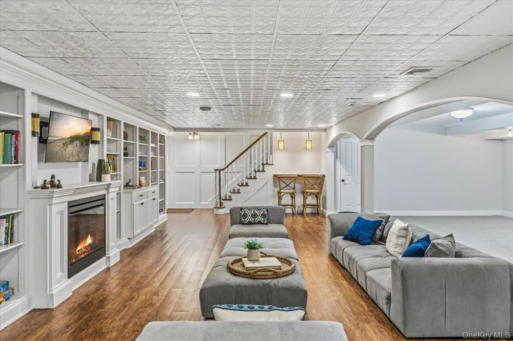 3 Spring Bay Lane Lloyd Harbor, NY 11743