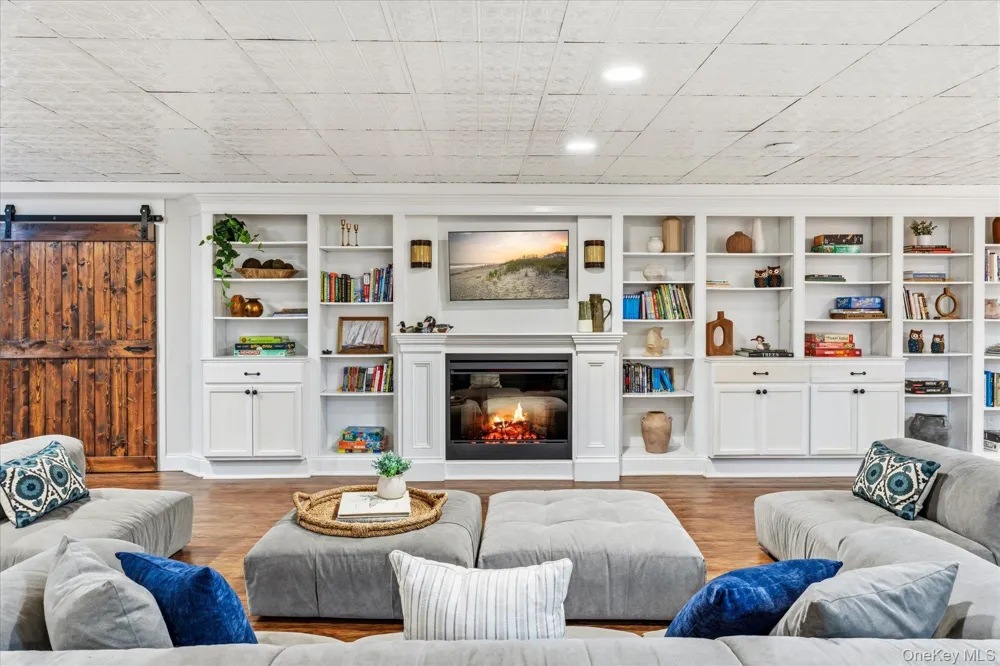 3 Spring Bay Lane Lloyd Harbor, NY 11743