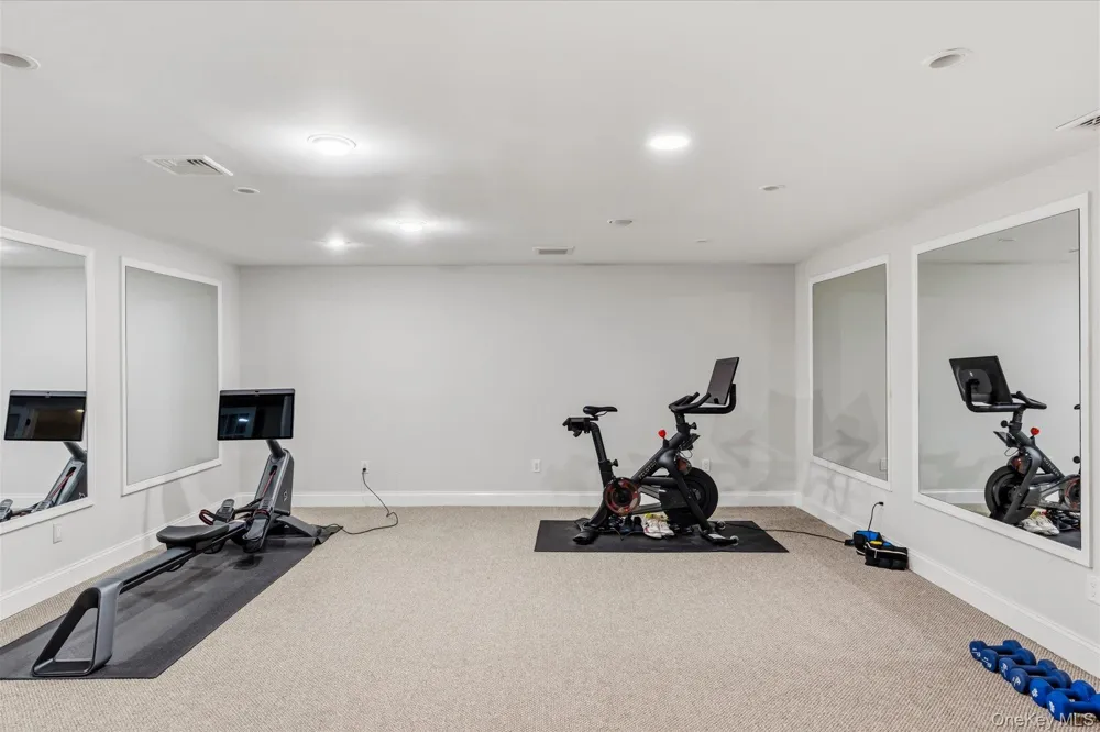 3 Spring Bay Lane Lloyd Harbor, NY 11743