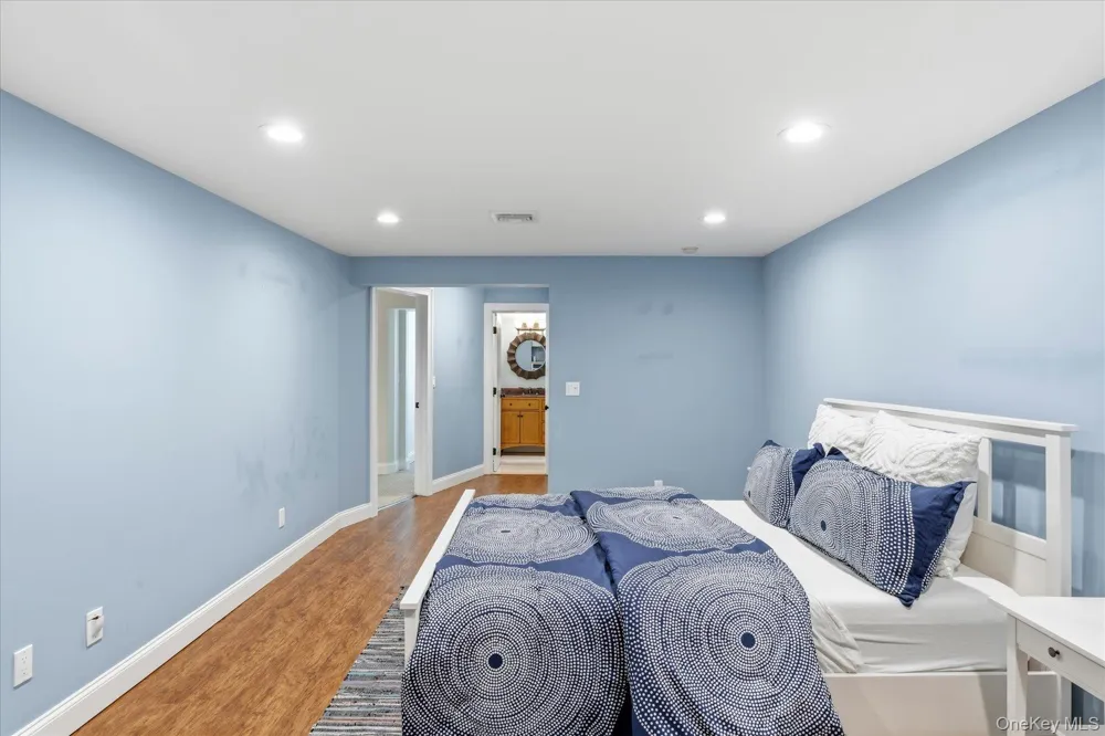 3 Spring Bay Lane Lloyd Harbor, NY 11743