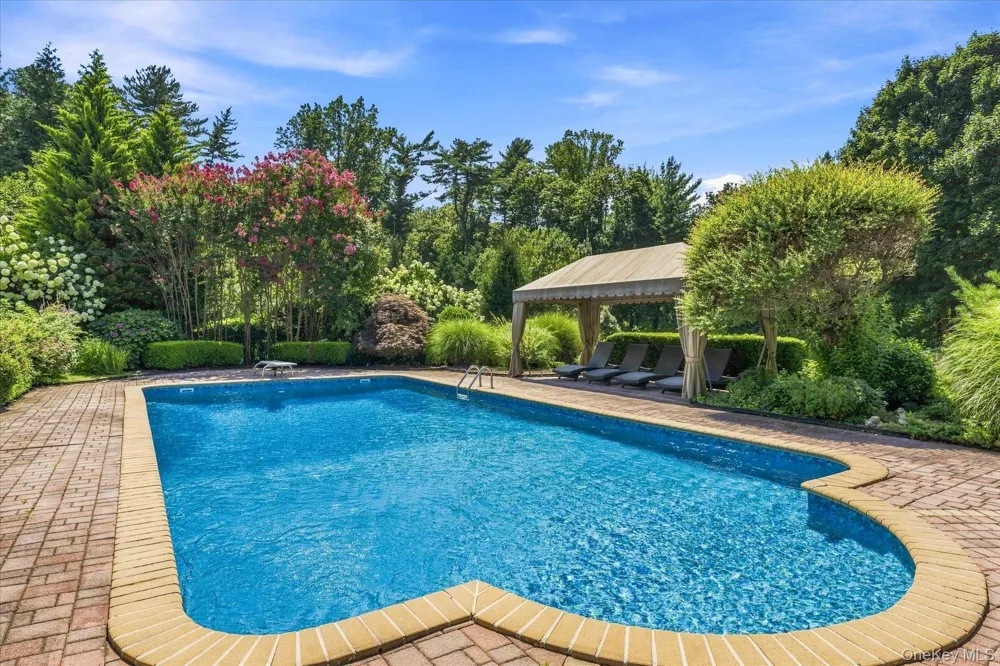 3 Spring Bay Lane Lloyd Harbor, NY 11743