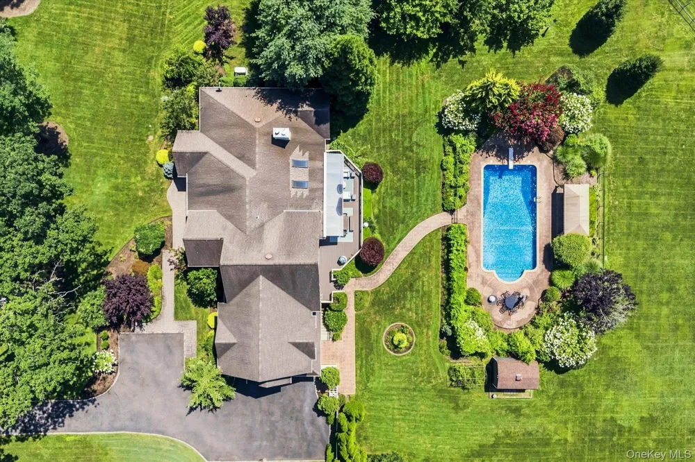 3 Spring Bay Lane Lloyd Harbor, NY 11743