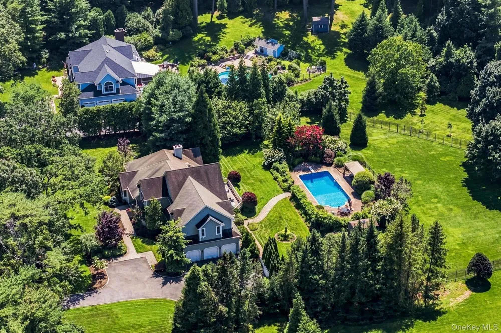 3 Spring Bay Lane Lloyd Harbor, NY 11743