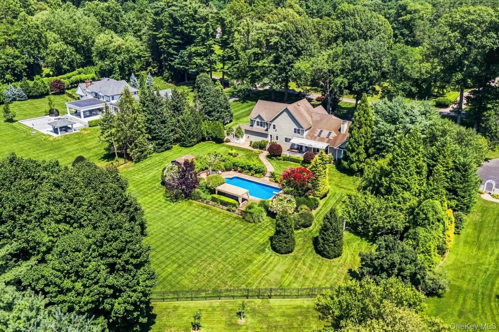 3 Spring Bay Lane Lloyd Harbor, NY 11743