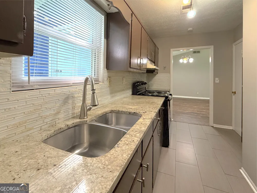 813 Post Oak CIR Lawrenceville, GA 30046