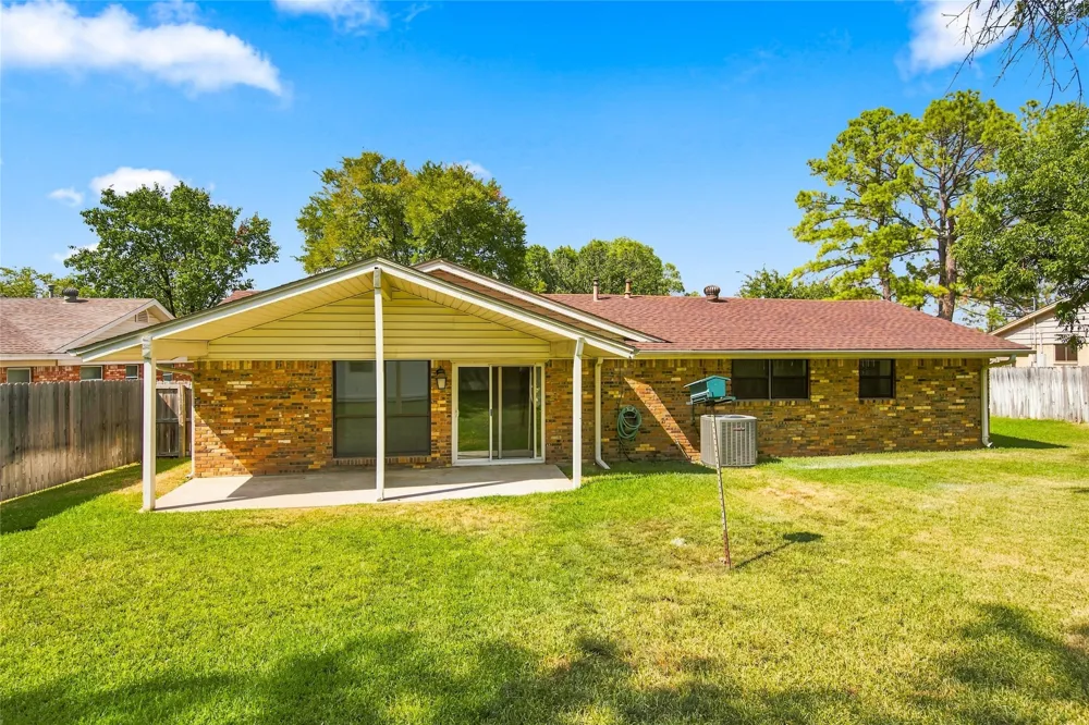 820 E Windsor Drive Denton, TX 76209