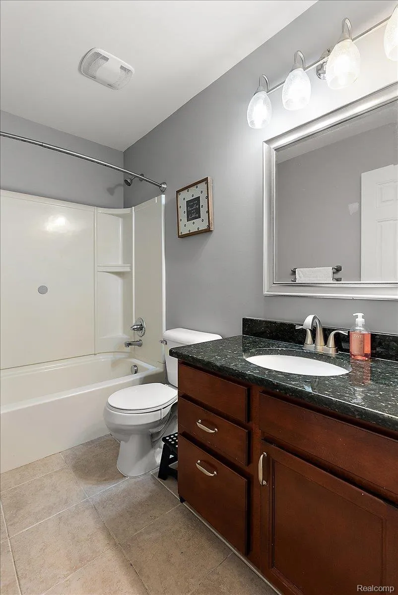 50647 Bredenbury Drive Macomb Township, MI 48044