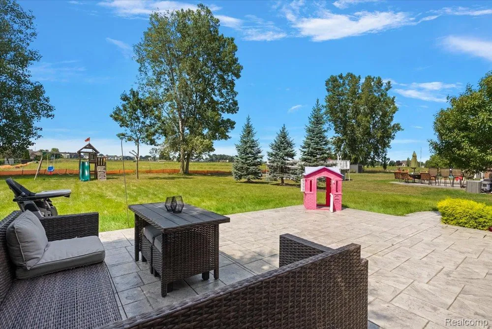 50647 Bredenbury Drive Macomb Township, MI 48044
