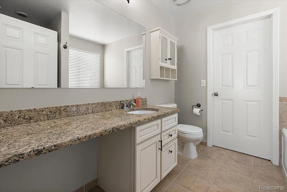 50647 Bredenbury Drive Macomb Township, MI 48044