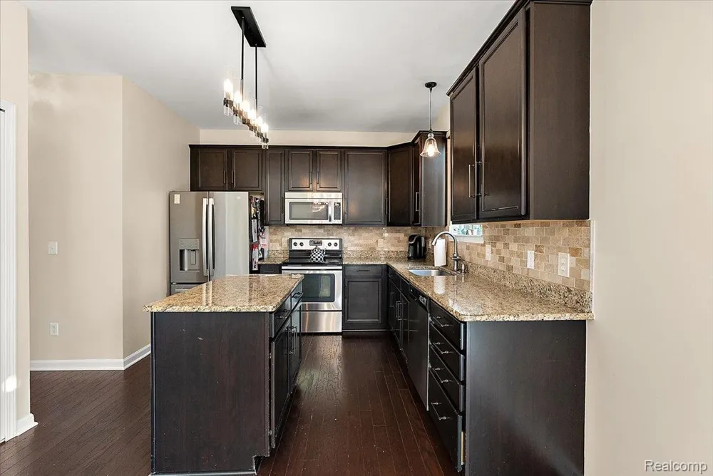 50647 Bredenbury Drive Macomb Township, MI 48044