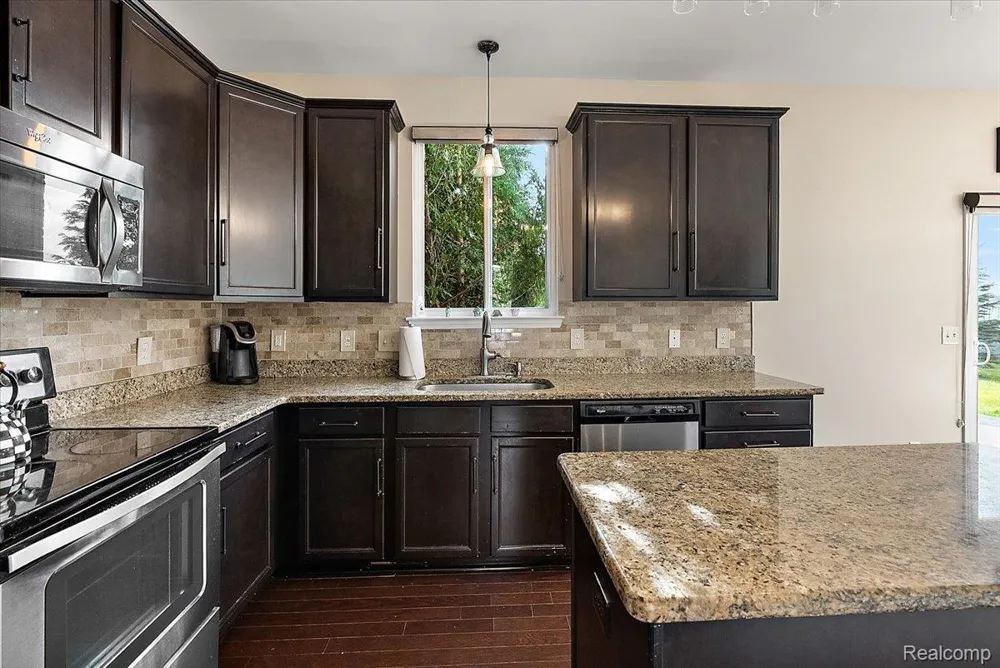 50647 Bredenbury Drive Macomb Township, MI 48044