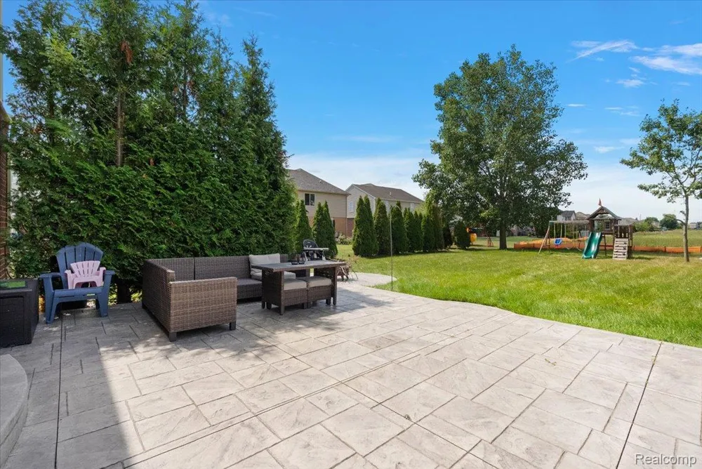 50647 Bredenbury Drive Macomb Township, MI 48044