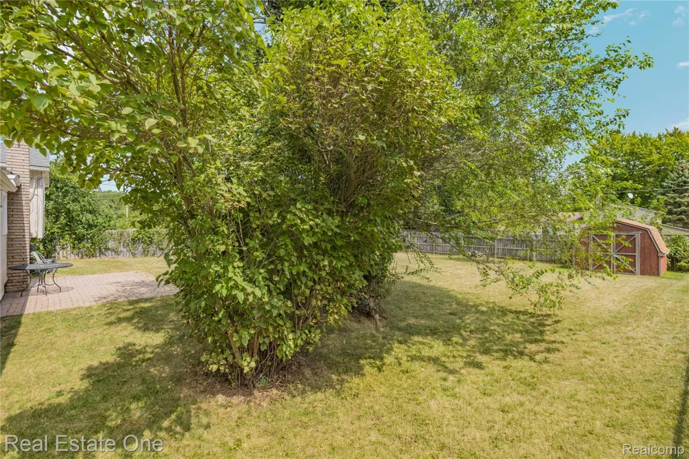 348 Decca Drive White Lake Charter Township, MI 48386