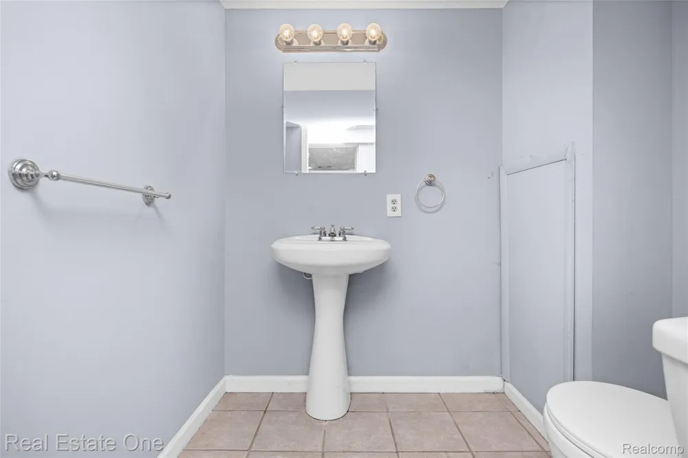 348 Decca Drive White Lake Charter Township, MI 48386