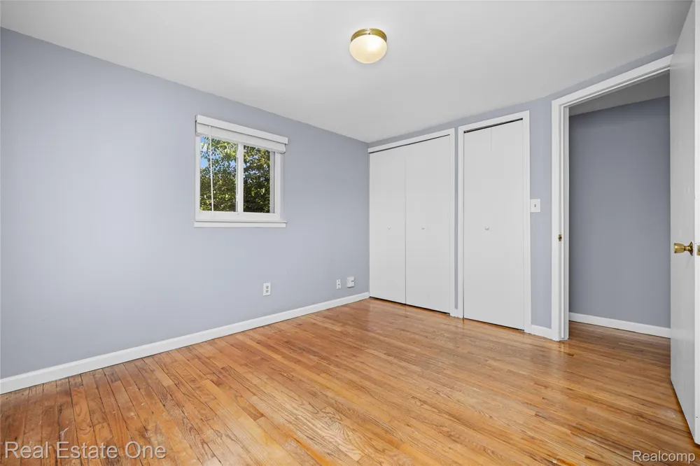 348 Decca Drive White Lake Charter Township, MI 48386