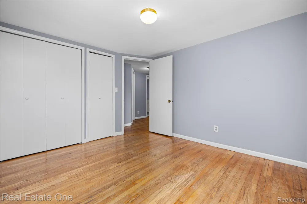 348 Decca Drive White Lake Charter Township, MI 48386