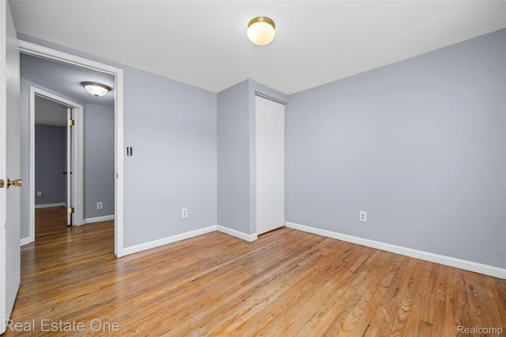 348 Decca Drive White Lake Charter Township, MI 48386