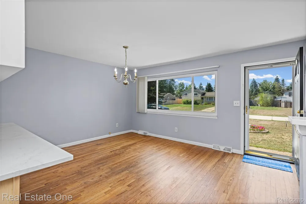 348 Decca Drive White Lake Charter Township, MI 48386