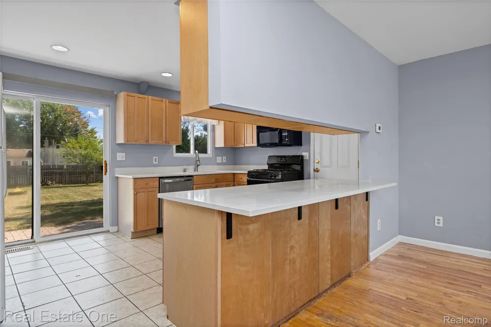 348 Decca Drive White Lake Charter Township, MI 48386