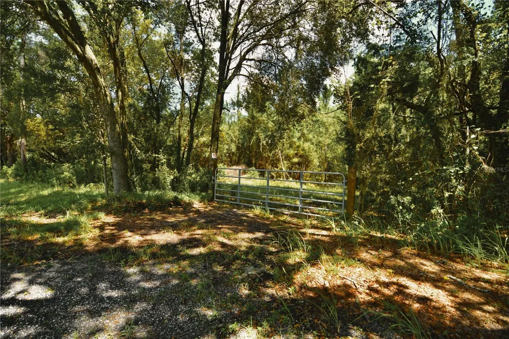 18709 NE US HIGHWAY 301 Waldo, FL 32694