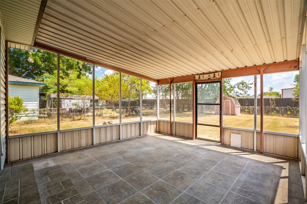 222 W Wilson Avenue Sherman, TX 75090