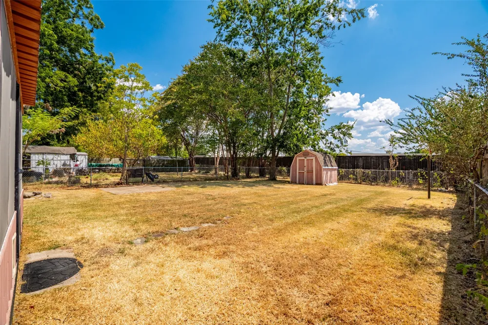 222 W Wilson Avenue Sherman, TX 75090