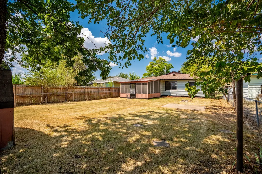 222 W Wilson Avenue Sherman, TX 75090
