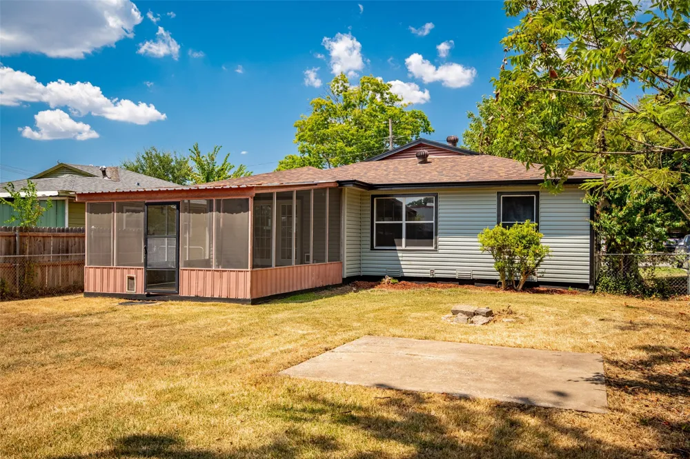 222 W Wilson Avenue Sherman, TX 75090