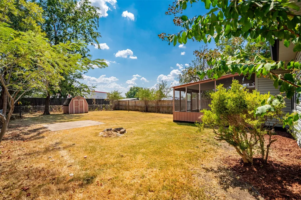 222 W Wilson Avenue Sherman, TX 75090