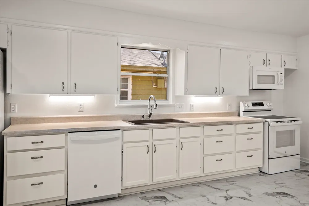 222 W Wilson Avenue Sherman, TX 75090