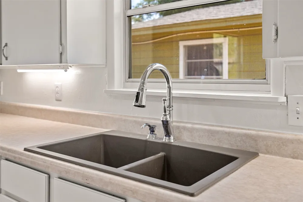 222 W Wilson Avenue Sherman, TX 75090