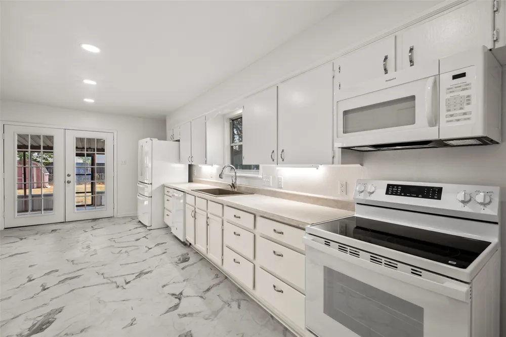 222 W Wilson Avenue Sherman, TX 75090