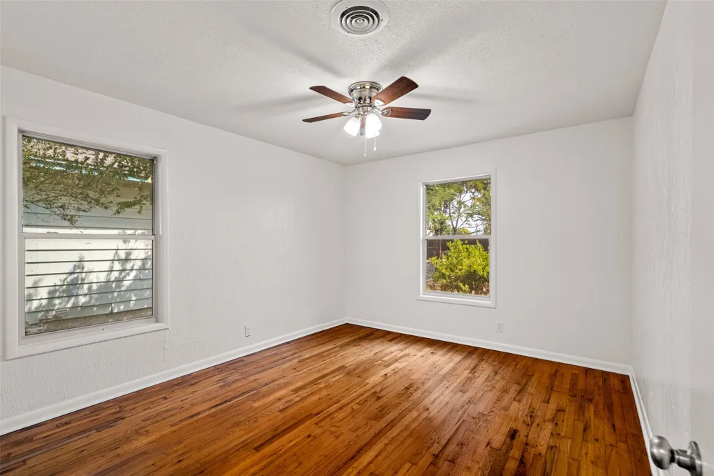 222 W Wilson Avenue Sherman, TX 75090