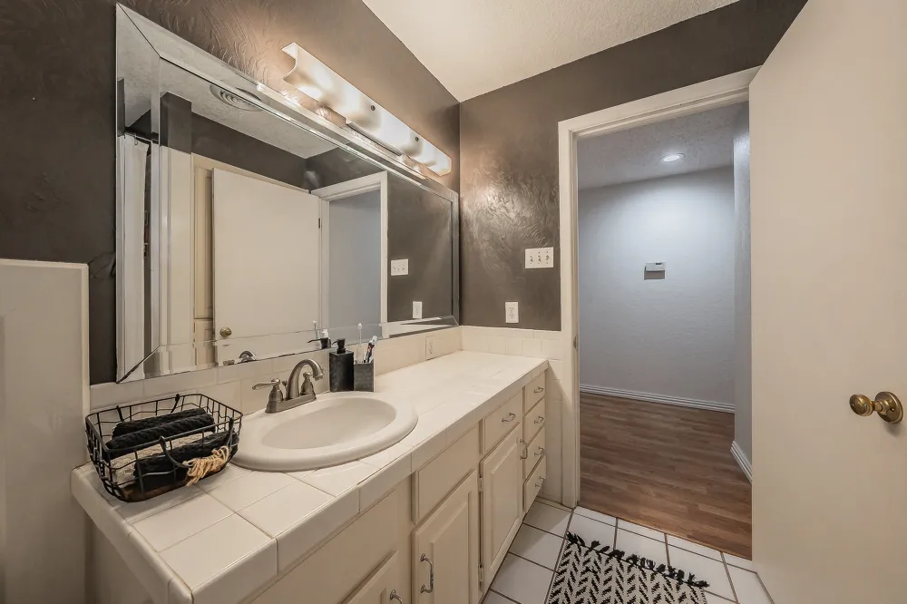 3513 Granada Drive Richland Hills, TX 76118