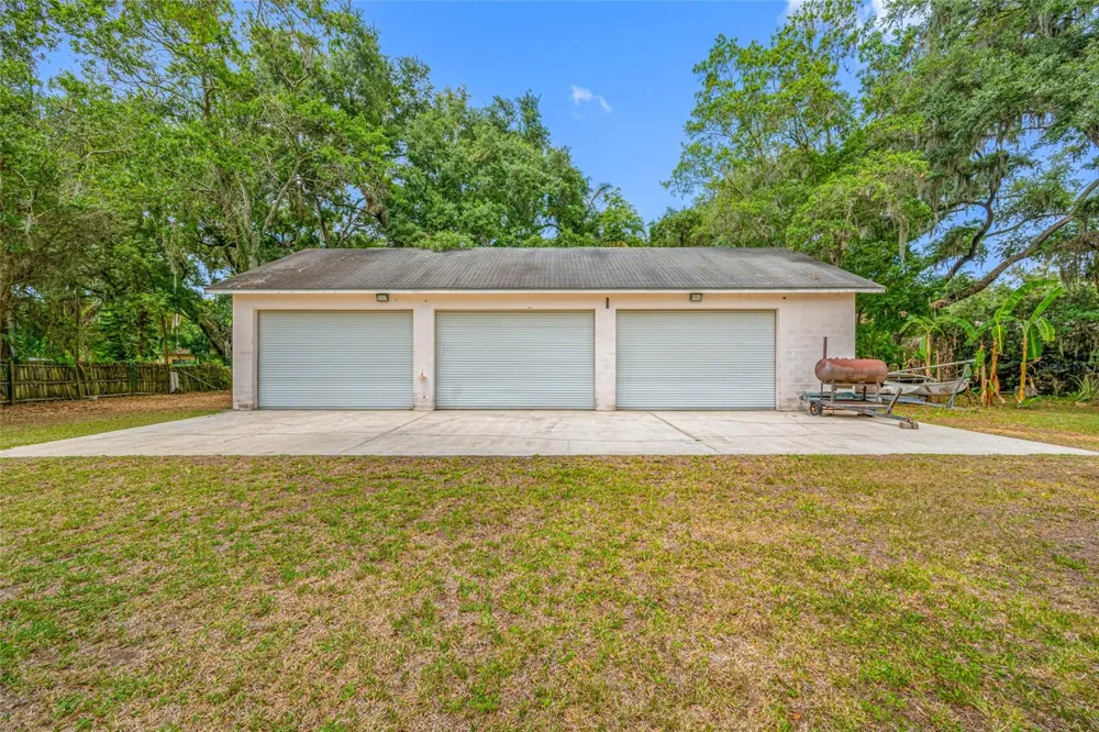 15314 LAKE MAGDALENE BOULEVARD Tampa, FL 33618