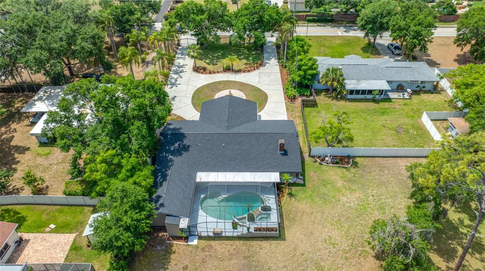 15314 LAKE MAGDALENE BOULEVARD Tampa, FL 33618