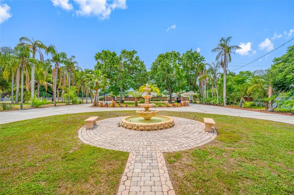 15314 LAKE MAGDALENE BOULEVARD Tampa, FL 33618