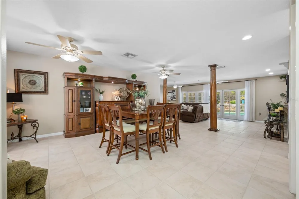 15314 LAKE MAGDALENE BOULEVARD Tampa, FL 33618