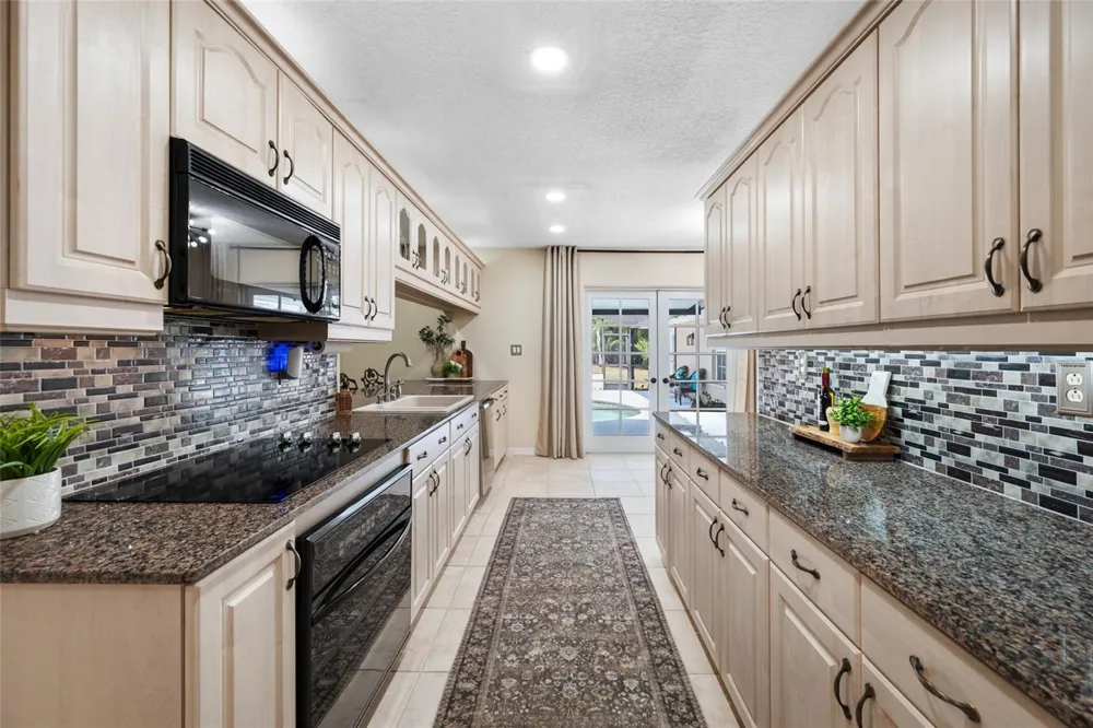 15314 LAKE MAGDALENE BOULEVARD Tampa, FL 33618