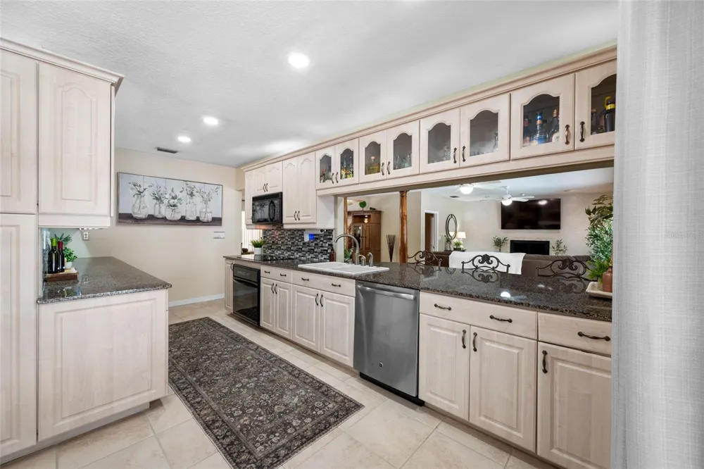 15314 LAKE MAGDALENE BOULEVARD Tampa, FL 33618
