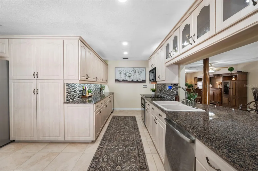15314 LAKE MAGDALENE BOULEVARD Tampa, FL 33618