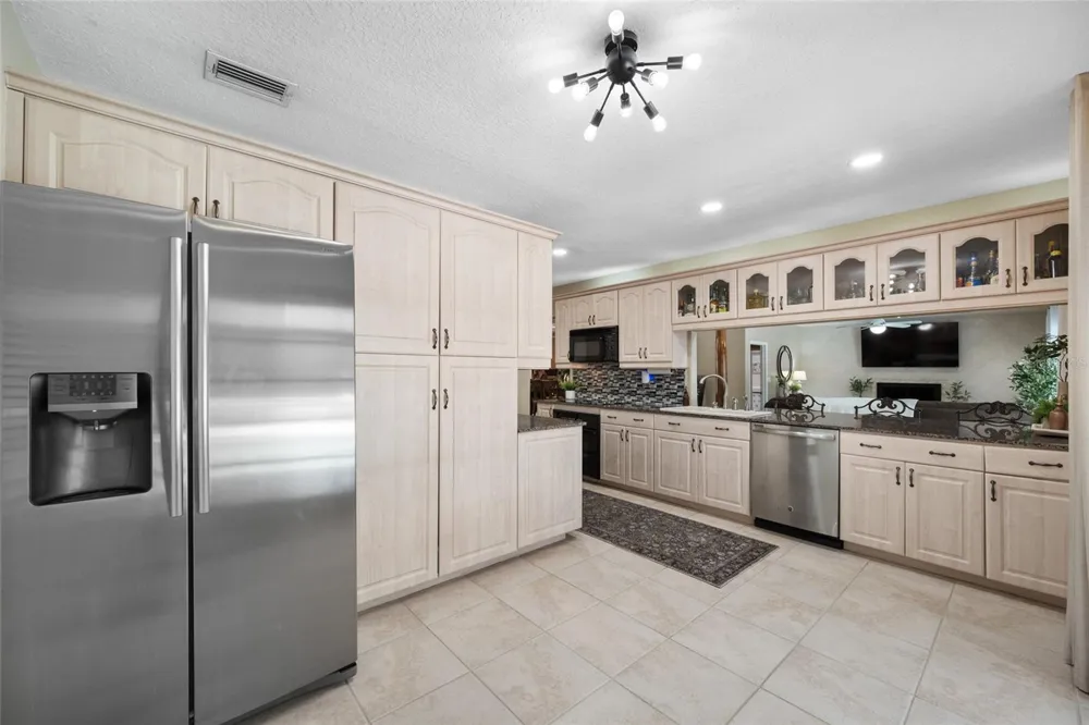 15314 LAKE MAGDALENE BOULEVARD Tampa, FL 33618