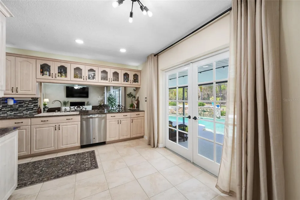 15314 LAKE MAGDALENE BOULEVARD Tampa, FL 33618