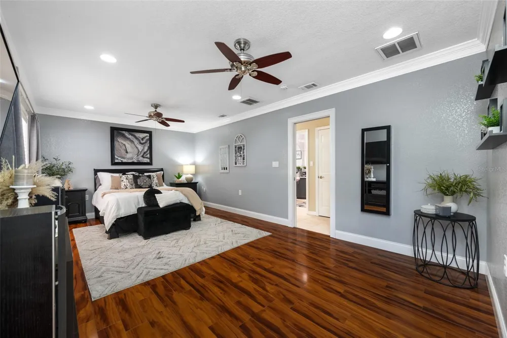 15314 LAKE MAGDALENE BOULEVARD Tampa, FL 33618